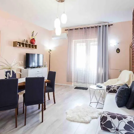 Apartments&rooms Hosana *