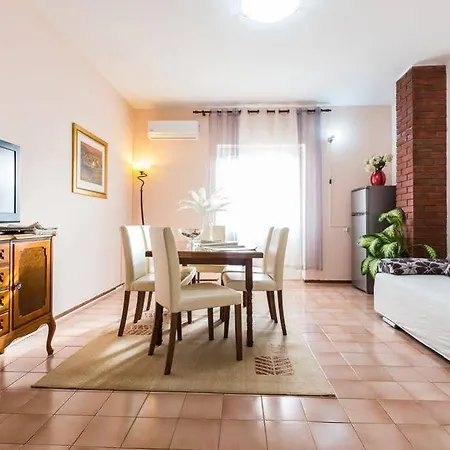 Apartments&rooms Hosana Appartement *