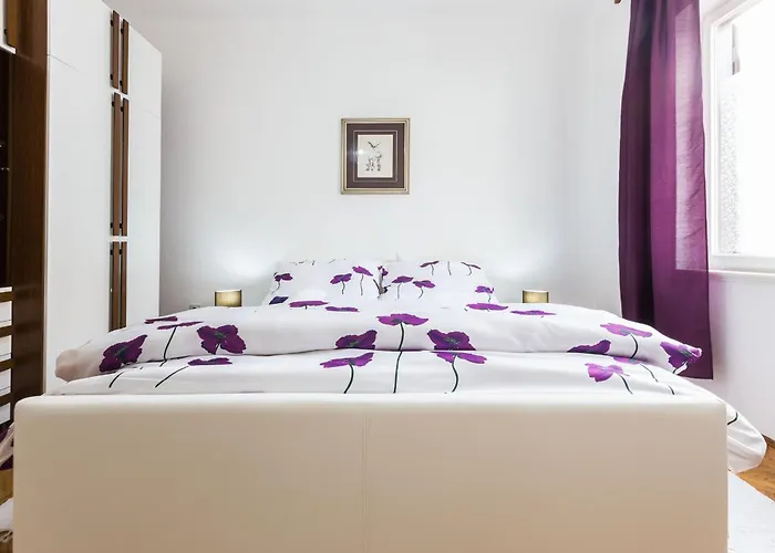 & Hosana Apartment