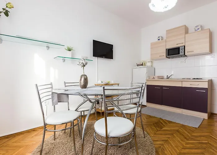 Apartment & Hosana *