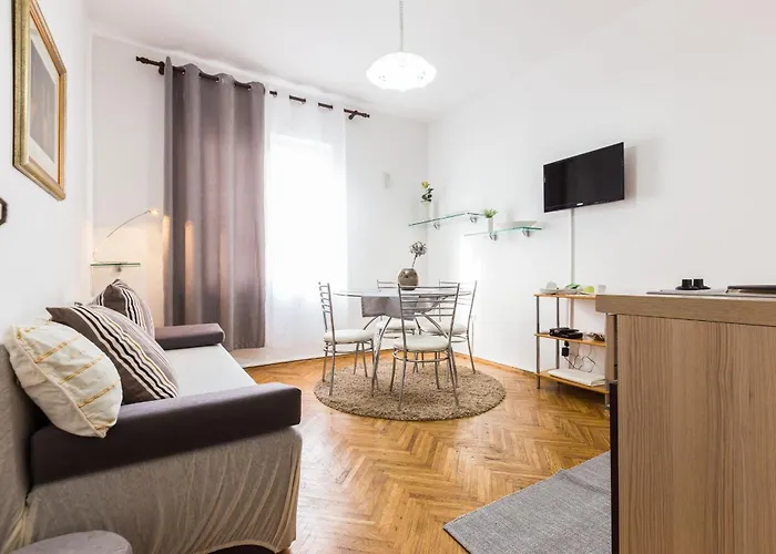 Apartment & Hosana *