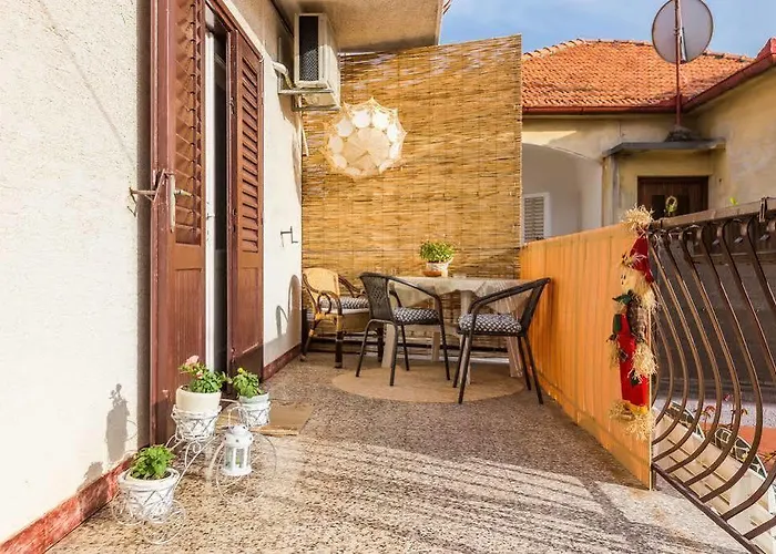 & Hosana Apartment *