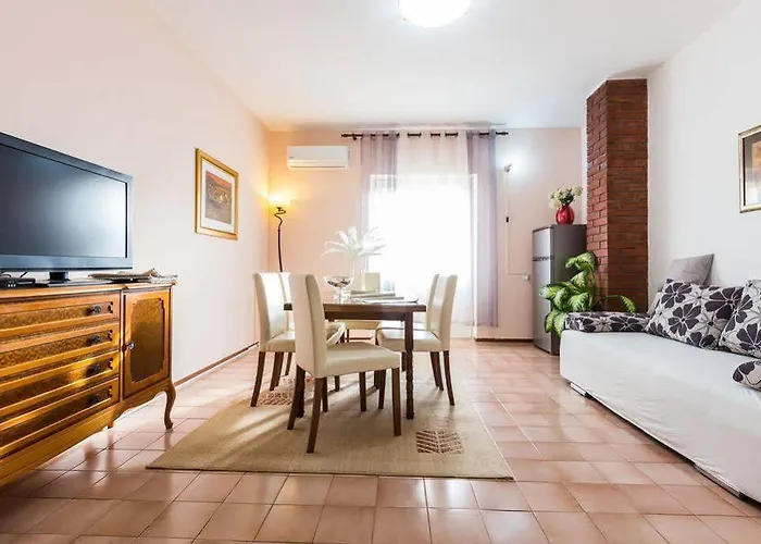 & Hosana Apartment *