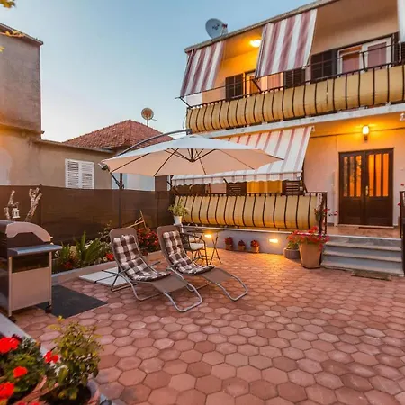 아파트 & Hosana 자다르