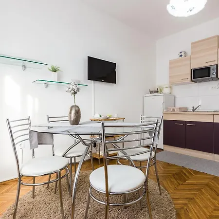Apartment & Hosana *