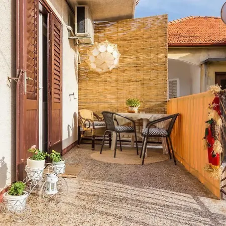 & Hosana Apartment *